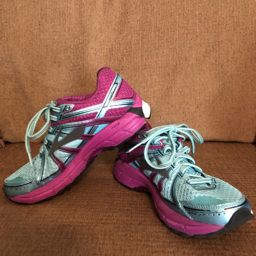 Brooks Adrenaline GTS 17 running shoes, Women’s size 6, GUC